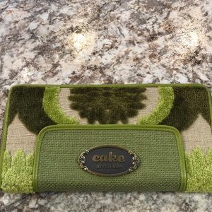 Cake by Petunia Pickle Bottom- park avenue wallet